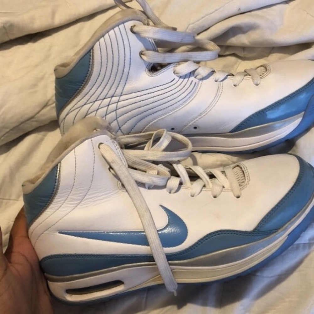 Women’s nike tennis shoes